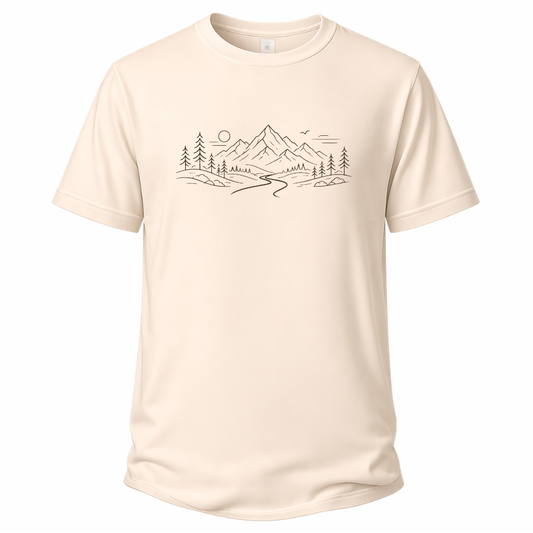 Naturfarbenes Wander T-Shirt mit feinem Bergpfad-Motiv, Bergen, Bäumen, Sonne und Landschaftslinie.