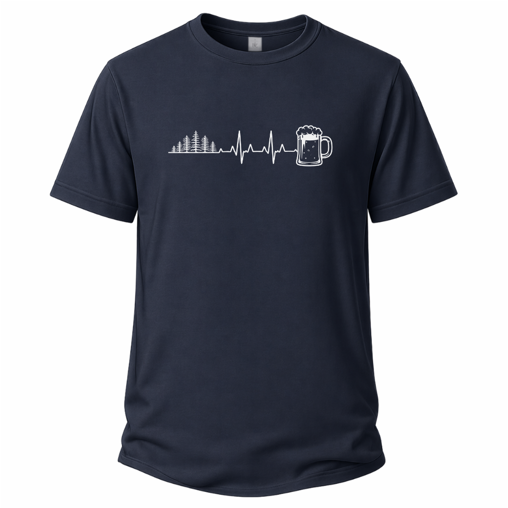 Navi blaues Wander T-Shirt mit Herzschlag-Motiv aus Wald, Bäumen und Bierglas.