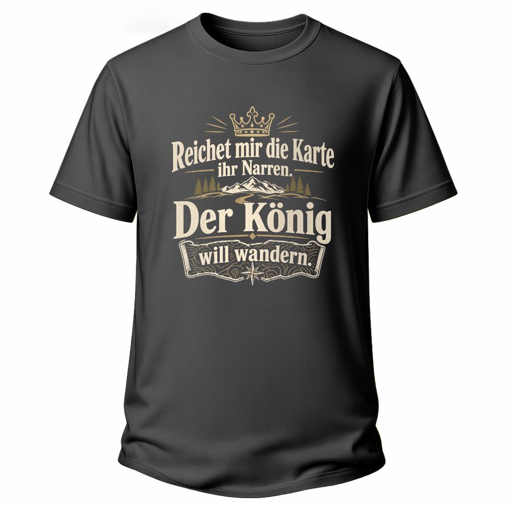 Graues Wander T-Shirt mit Spruch „Reichet mir die Karte ihr Narren. Der König will wandern.“ und Outdoor-Motiv mit Krone, Bergen, Tannen und Kompass.