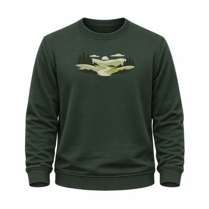 Grünes Wander Sweatshirt mit Waldweg-Motiv, Bäumen, Hügeln und heller Landschaftsgrafik.